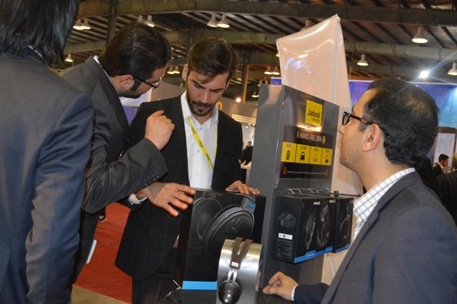 علیرضا پویافر: گزارش اختصاصی دهمین نمایشگاه فناوری اطلاعات استان یزد:سومین روز از کامیتکس یازدهم (3) علیرضا پویافر: گزارش اختصاصی دهمین نمایشگاه فناوری اطلاعات استان یزد:سومین روز از کامیتکس یازدهم (3)