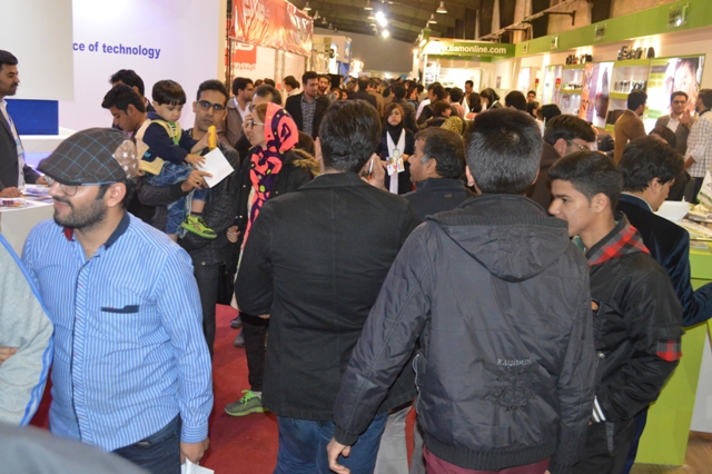 علیرضا پویافر: گزارش اختصاصی دهمین نمایشگاه فناوری اطلاعات استان یزد:سومین روز از کامیتکس یازدهم (3) علیرضا پویافر: گزارش اختصاصی دهمین نمایشگاه فناوری اطلاعات استان یزد:سومین روز از کامیتکس یازدهم (3)