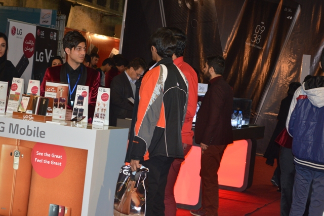 علیرضا پویافر:گزارش اختصاصی یازدهمین نمایشگاه فناوری اطلاعات استان یزد: جهارمین روز از کامیتکس یازدهم (6) علیرضا پویافر:گزارش اختصاصی یازدهمین نمایشگاه فناوری اطلاعات استان یزد: جهارمین روز از کامیتکس یازدهم (6)