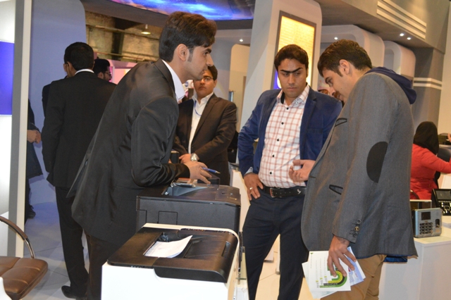 علیرضا پویافر:گزارش اختصاصی یازدهمین نمایشگاه فناوری اطلاعات استان یزد: گفتگوهای کامیتکسی(7)