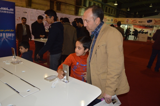 علیرضا پویافر: گزارش اختصاصی یازدهمین نمایشگاه فناوری اطلاعات استان یزد:کودکان و نوجوانان کامیتکسی(8) علیرضا پویافر: گزارش اختصاصی یازدهمین نمایشگاه فناوری اطلاعات استان یزد:کودکان و نوجوانان کامیتکسی(8)