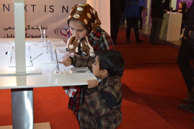 علیرضا پویافر: گزارش اختصاصی یازدهمین نمایشگاه فناوری اطلاعات استان یزد:کودکان و نوجوانان کامیتکسی(8) علیرضا پویافر: گزارش اختصاصی یازدهمین نمایشگاه فناوری اطلاعات استان یزد:کودکان و نوجوانان کامیتکسی(8)