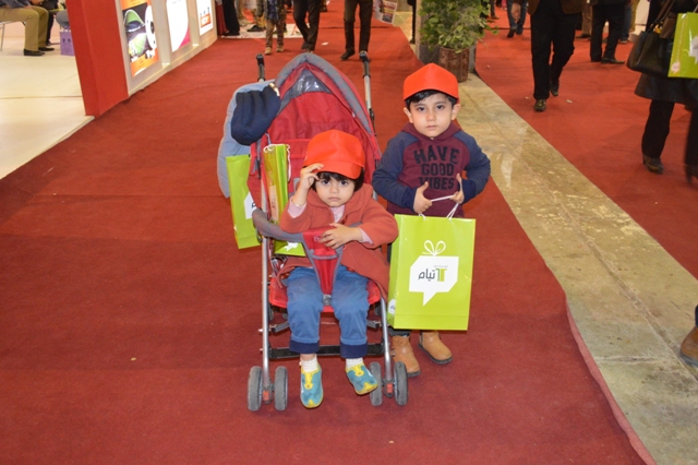 علیرضا پویافر: گزارش اختصاصی یازدهمین نمایشگاه فناوری اطلاعات استان یزد:کودکان و نوجوانان کامیتکسی(8) علیرضا پویافر: گزارش اختصاصی یازدهمین نمایشگاه فناوری اطلاعات استان یزد:کودکان و نوجوانان کامیتکسی(8)