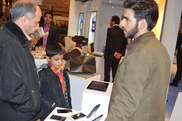 علیرضا پویافر: گزارش اختصاصی یازدهمین نمایشگاه فناوری اطلاعات استان یزد:کودکان و نوجوانان کامیتکسی(8) علیرضا پویافر: گزارش اختصاصی یازدهمین نمایشگاه فناوری اطلاعات استان یزد:کودکان و نوجوانان کامیتکسی(8)