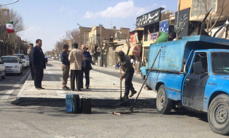 یزد فردا طنز:محمد حسین تقوایی زحمتکش عکس و مکث: با طرح سنگ فرش خیابان قیام یزد جمله بسازید 1 یزد فردا طنز:محمد حسین تقوایی زحمتکش عکس و مکث: با طرح سنگ فرش خیابان قیام یزد جمله بسازید!