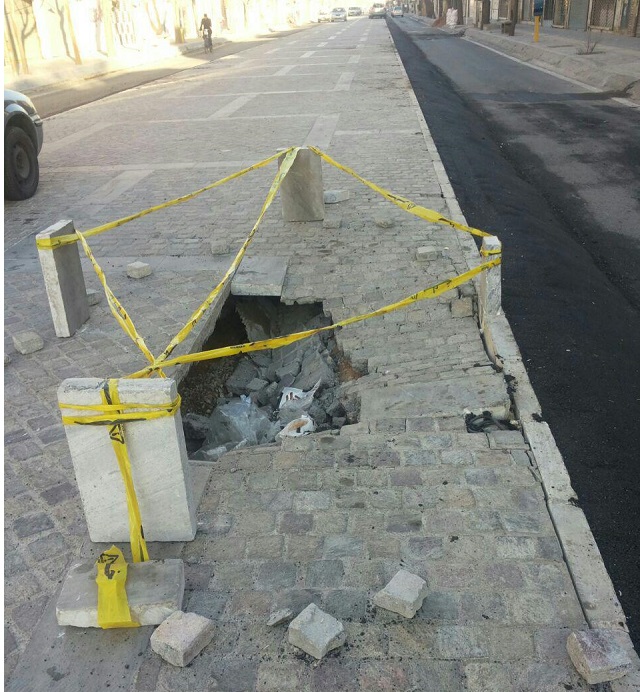 یزد فردا طنز:محمد حسین تقوایی زحمتکش عکس و مکث: با طرح سنگ فرش خیابان قیام یزد جمله بسازید 1 یزد فردا طنز:محمد حسین تقوایی زحمتکش عکس و مکث: با طرح سنگ فرش خیابان قیام یزد جمله بسازید!