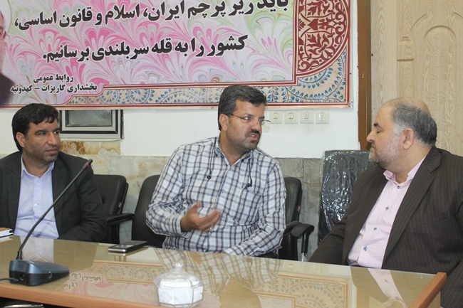 یزد فردا:با حضور مدير كل كميته امداد امام خميني (ره) استان يزد در بخش گاريزات: یزد فردا:با حضور مدير كل كميته امداد امام خميني (ره) استان يزد در بخش گاريزات: