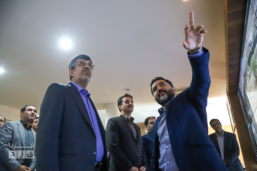 بازدید استاندار یزد از شرکت آب منطقه ای و آب و فاضلاب استان یزد