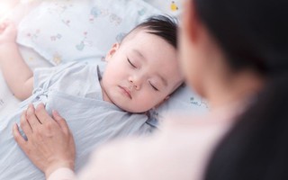 خواب نوزادان چه میزان باید باشد؟