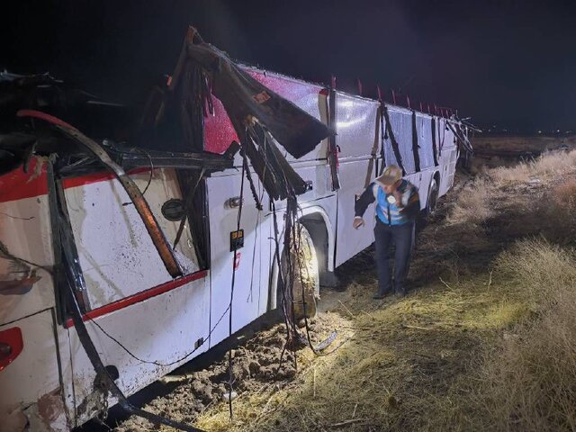 واژگونی اتوبوس مسافربری در یزد بدون تلفات جانی