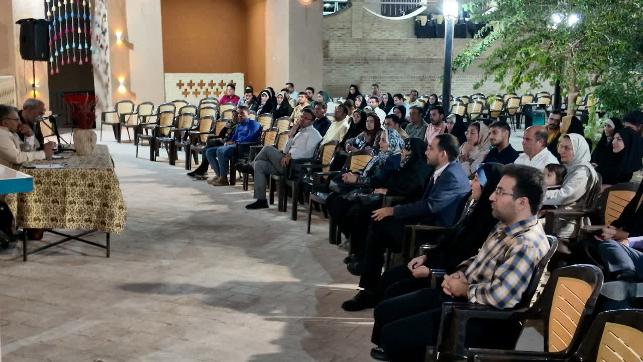 میزبانی یزد در "شب‌نشینی شاعرانه" از ۷۰ زوج جوان در بوستان خانواده