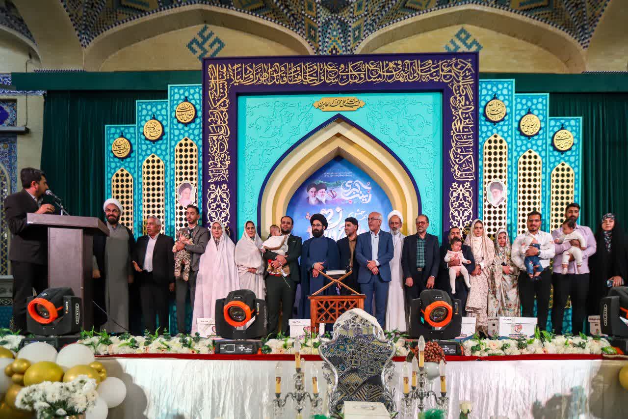 پیوند ۳۰۰ زوج دانشجو در آغوش بارگاه امامزاده سید جعفر محمد (ع) یزد