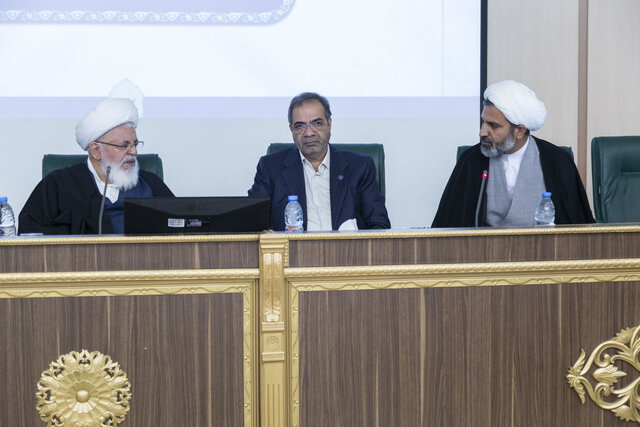 مطالبه ۲۰۰۰ میلیارد تومانی علوم پزشکی یزد از بیمه‌ها/کمک ۵۰۰۰ میلیاردی خیرین به حوزه سلامت استان