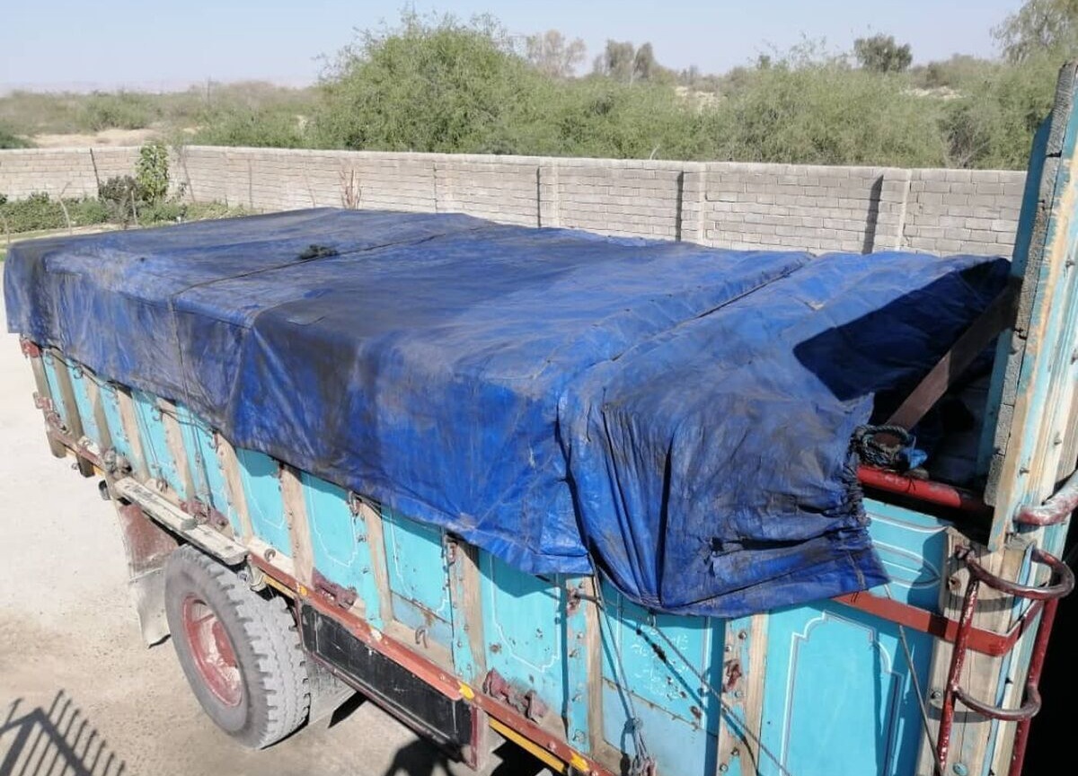 کشف گازوئیل قاچاق در یزد با پوشش آجر سفال