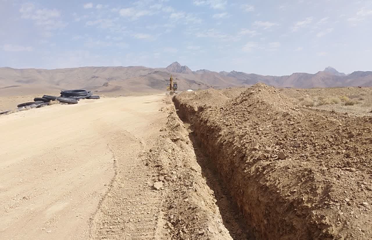 اجرای خط انتقال و توزیع آب شرب در شهرک روستای مزرعه حاجی زینل