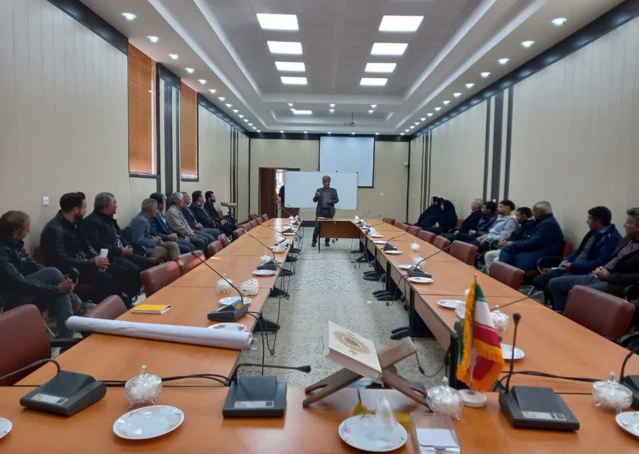 دوره آموزشی ترویجی پرورش ماهیان گرم آبی و سرد آبی در ابرکوه