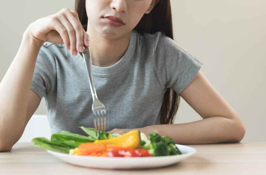 محققان عامل احتمالی اختلال بی‌اشتهایی عصبی و درمان بالقوه آن را کشف کردند