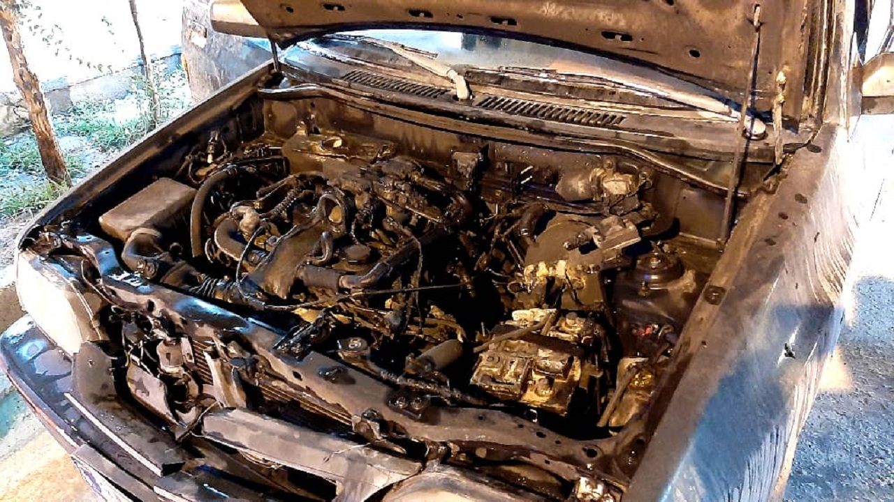 اقدام به موقع آتش نشانان مانع از سوختن کامل پراید شد