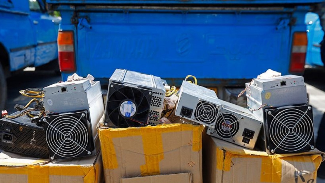کشف ۳۷ دستگاه ماینر قاچاق در یزد