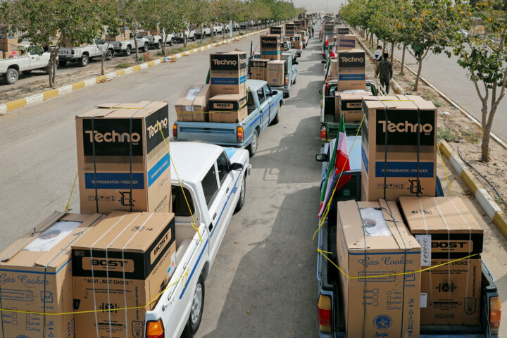 اهدای جهیزیه به زوج های نیازمند مهریزی