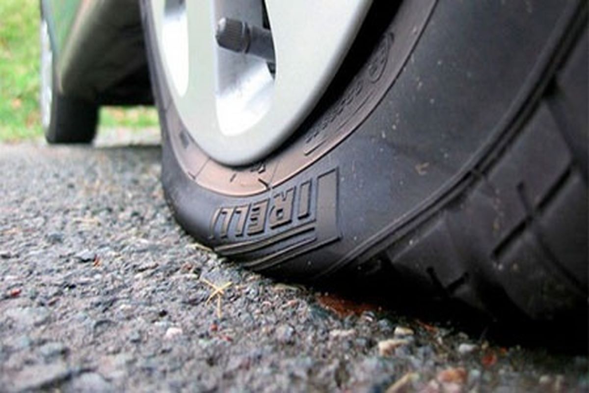 فیلم| چطور لاستیک پنچر خودرو را تعویض کنیم؟