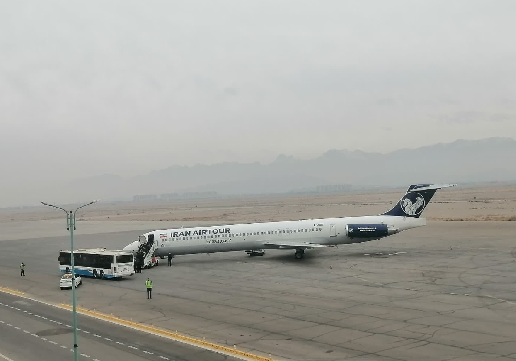 فرود هواپیمای بندر عباس در فرودگاه یزد فرود هواپیمای بندر عباس در فرودگاه یزد