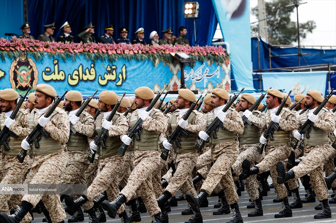 صیانت از تمامیت ارضی ایران ارتش را بر قله عزت و عظمت قرار داده است