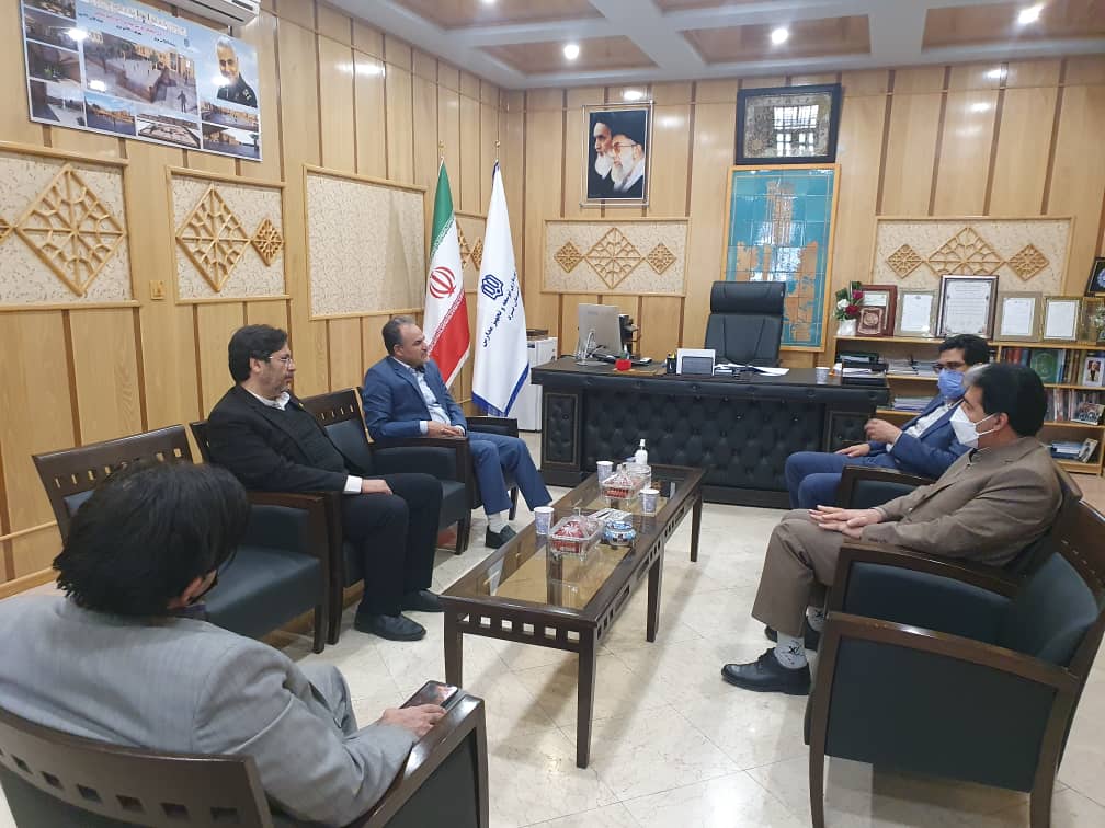 همکاری شهرداری ابرکوه در بهبود فضاهای آموزشی 