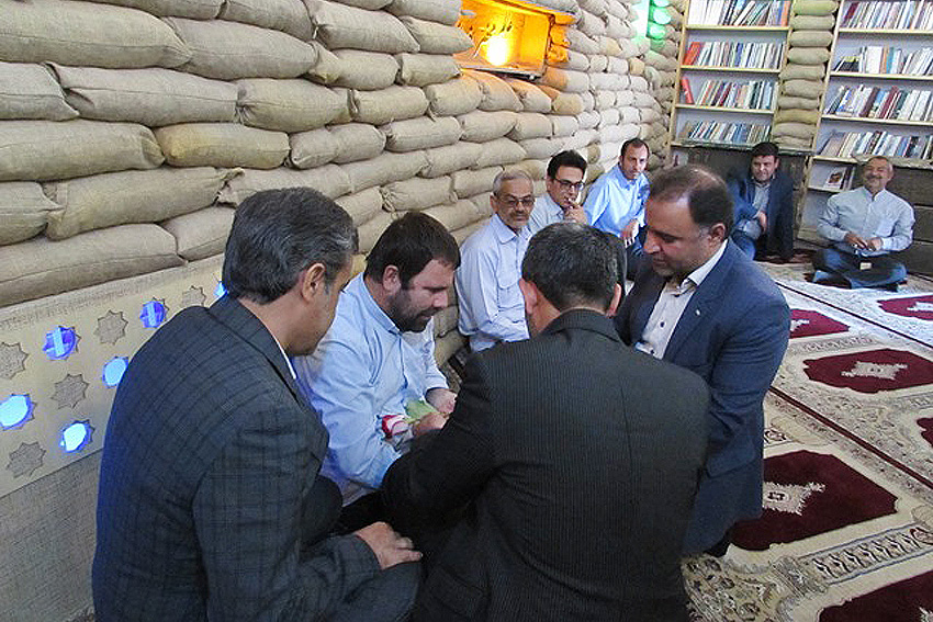 تجلیل از جانباز کتابدار اردکانی و کتابداران عضو خانواده معظم شهدا در این شهرستان