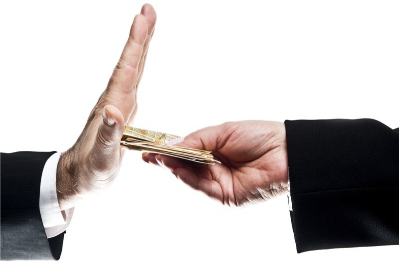 رد رشوه ۵۵ سکه طلا توسط پلیس یزد