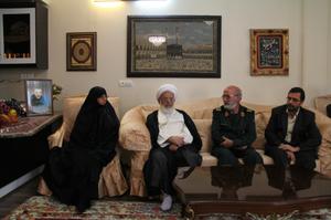 گزارش تصویری:دیدار آیت الله ناصری به همراه  فرمانده سپاه الغدیر استان  با خانواده شهید منتظرالقائم تنها شهید حمله نظامی آمریکا به ایران