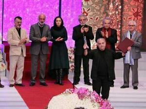 پرویز پرستویی بهترین بازیگر مرد شد؛ پریناز ایزدیار بهترین بازیگر زن / «ایستاده در غبار» بهترین فیلم شد پرویز پرستویی بهترین بازیگر مرد شد؛ پریناز ایزدیار بهترین بازیگر زن / «ایستاده در غبار» بهترین فیلم شد