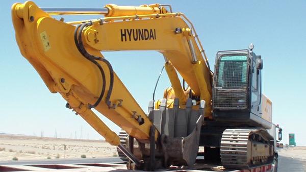 بیل مکانیکی پنج میلیارد ریالی قاچاق در اردکان توقیف شد