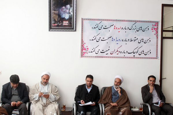 تبیین دستاوردها و خدمات چهل ساله انقلاب اسلامی به مردم، مهمترین وظیفه مسئولان است