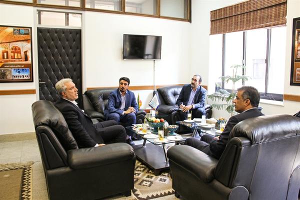 بازدید سرزده مونسان از صندوق احیاء و بهره‌برداری از بناها و اماکن تاریخی و فرهنگی