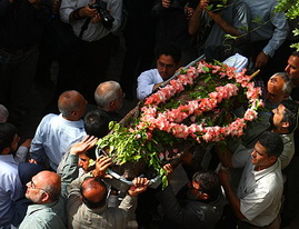 حسینیه محله زادگاه آذر یزدی گزینه نهائی محل دفن آذر یزدی حسینیه محله زادگاه آذر یزدی گزینه نهائی محل دفن آذر یزدی
