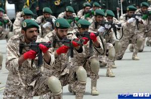 گزارش تصویری : حضورفرمانده معظم کل قوا  در دانشگاه امام حسین (ع) (6)