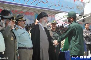 گزارش تصویری : حضورفرمانده معظم کل قوا  در دانشگاه امام حسین (ع) (7)