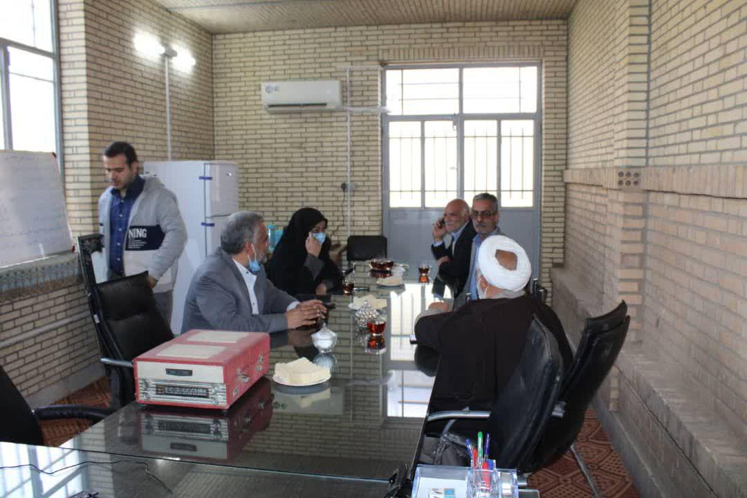  جلسه بررسی مسائل و مشکلات و بازدید از روستای حسن‌آباد با حضور فرماندارمیبد 