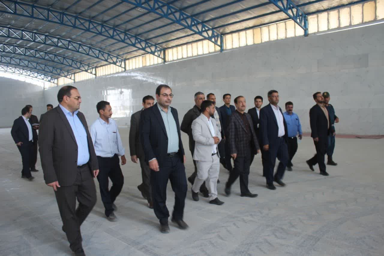 بازدید سرپرست معاونت هماهنگی امور اقتصادی و گردشگری استانداری از از کارخانه خوراک دام و طیور و کارخانه فراوری پسته