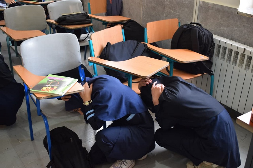 بیست و  ششمین مانور زلزله و ایمنی در مدارس بهاباد  برگزار شد